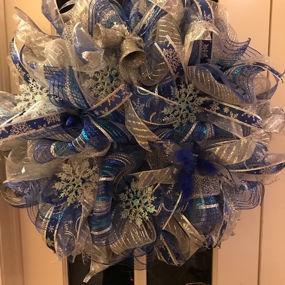Blue & silver Christmas wreath - Picture 2 of 5